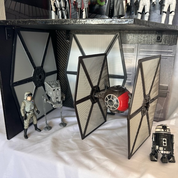 Star Wars Themed Action Figure Display Shelf - Picture 14 of 16